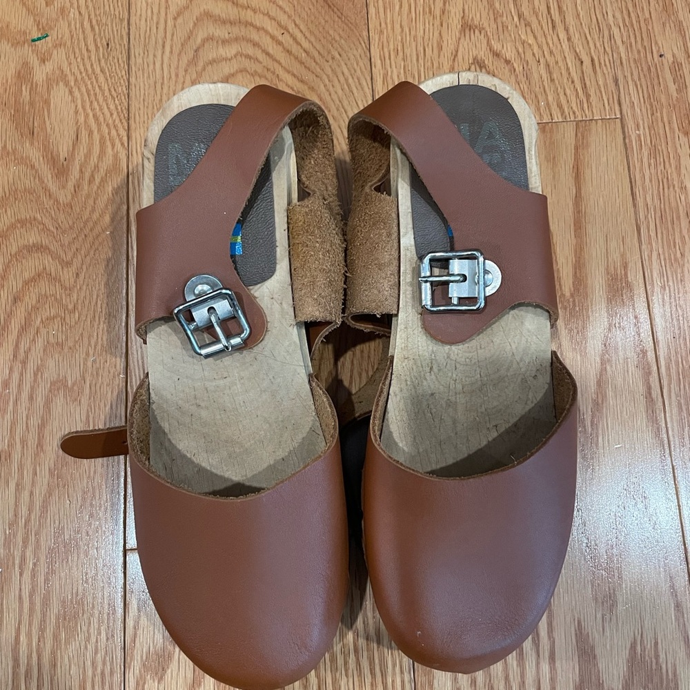 MIA Abba Brown Leather Wood-Block Clog Heels - Picture 4 of 6